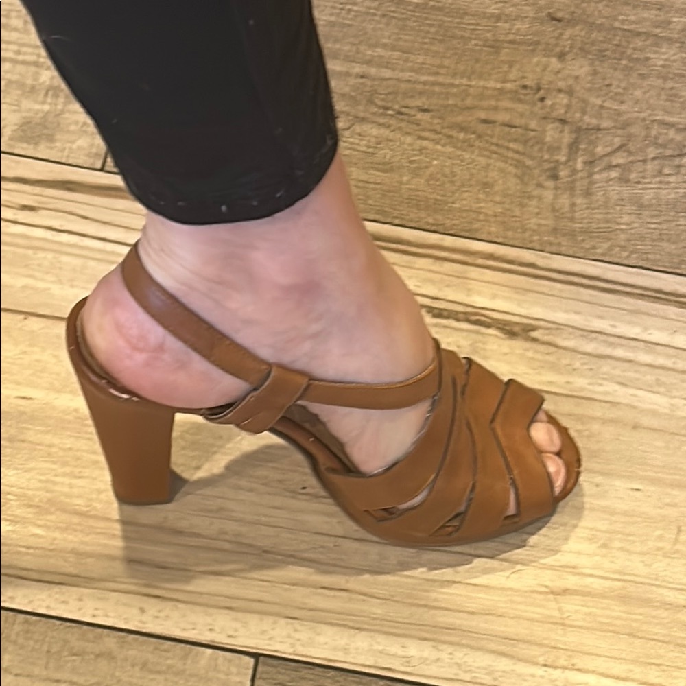 Ciao Bella Sophisticated Tan High Heels with Strappy Design Sz 7 - Picture 2 of 14